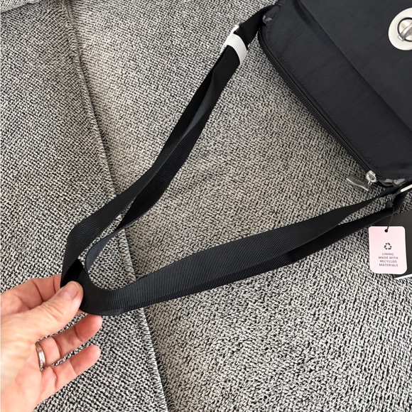 Baggallini Cali Crossbody Bag - Picture 4 of 9